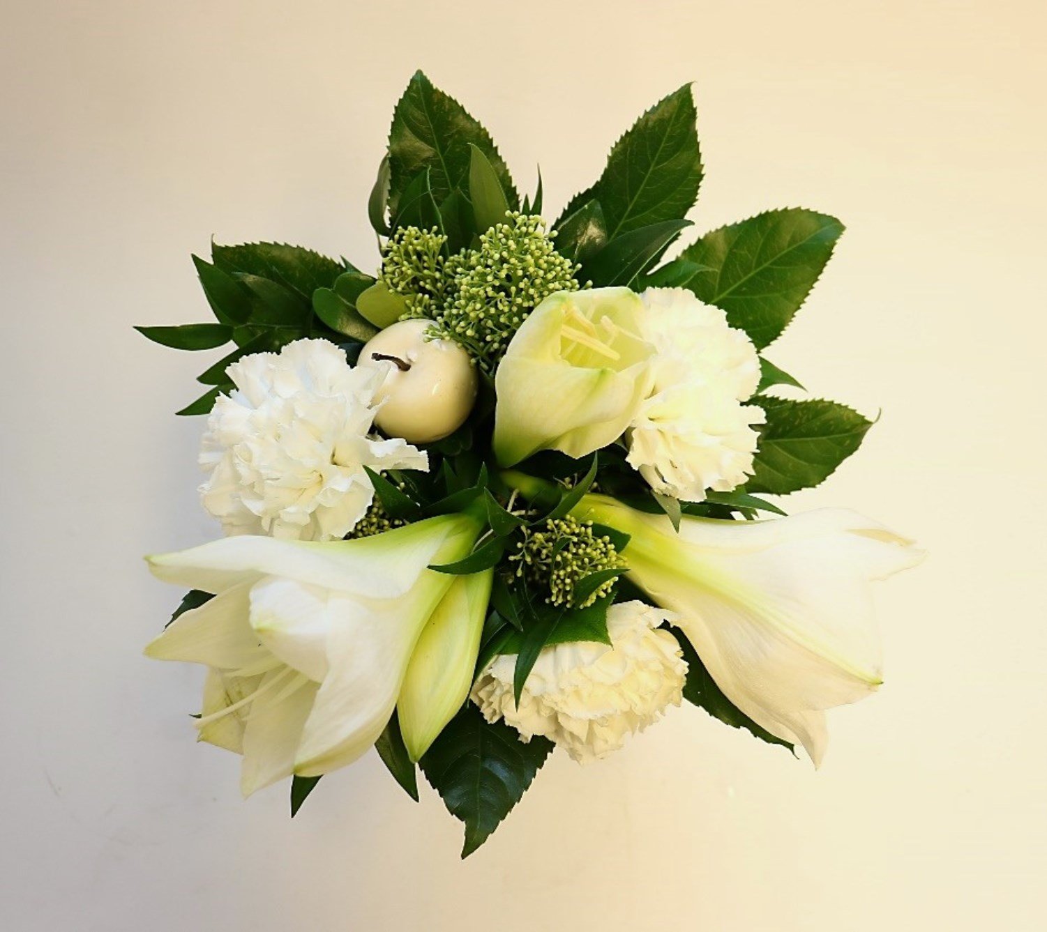 Joulupöydän kimppu valkoinen