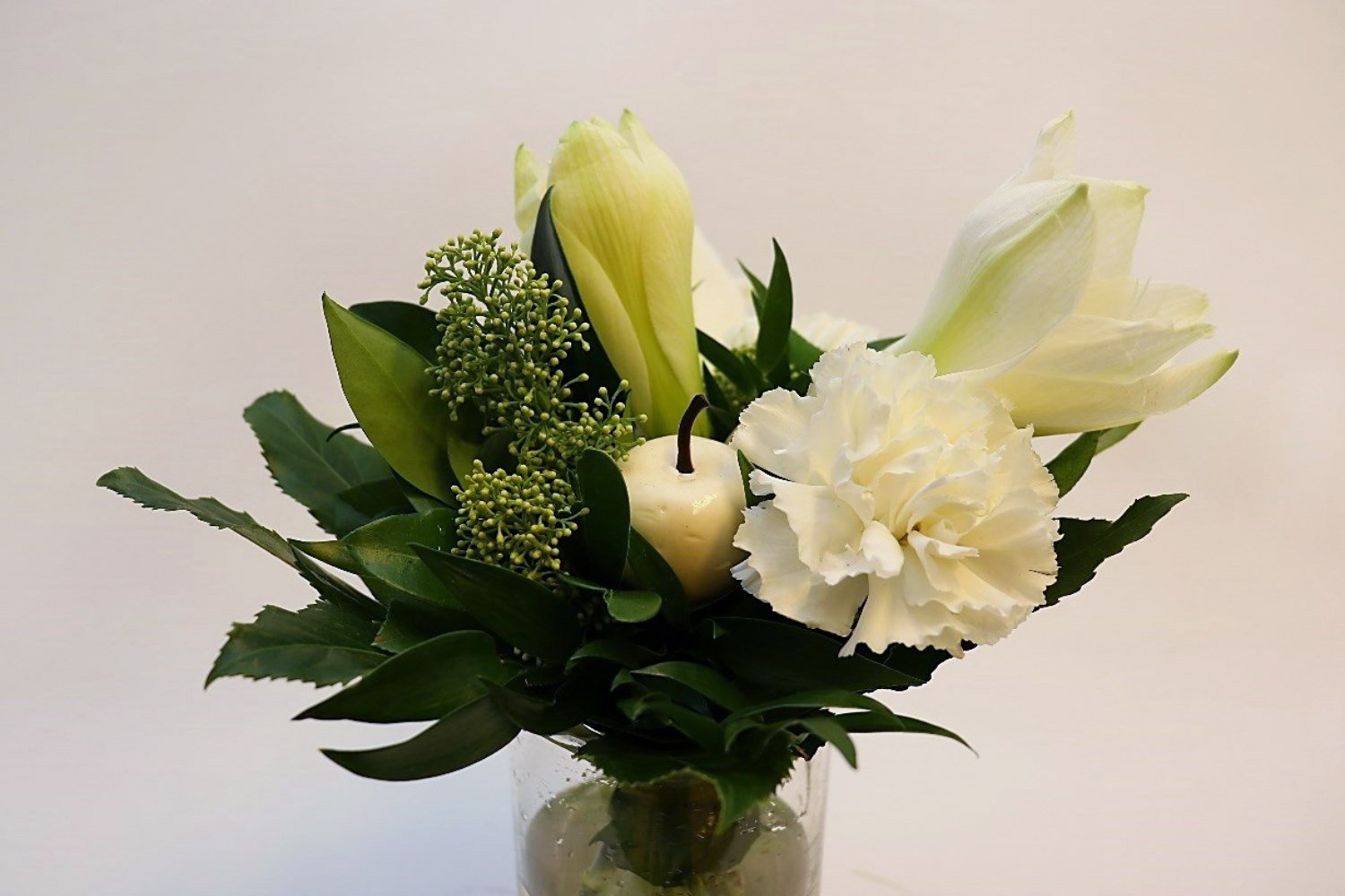 Joulupöydän kimppu valkoinen